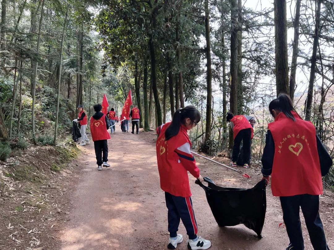 龙游县红领巾开展“红领巾在行动，垃圾分类助绿水青山”活动(图3)